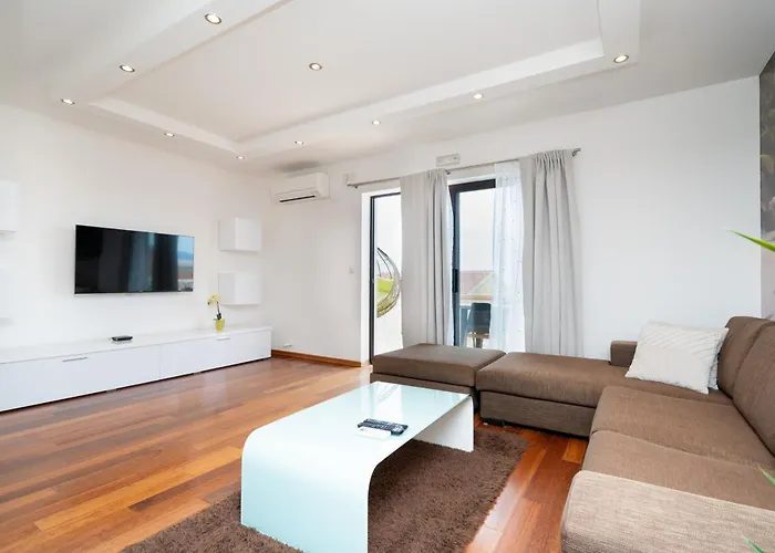 Apartment With Parking Space - Pag - 224 *