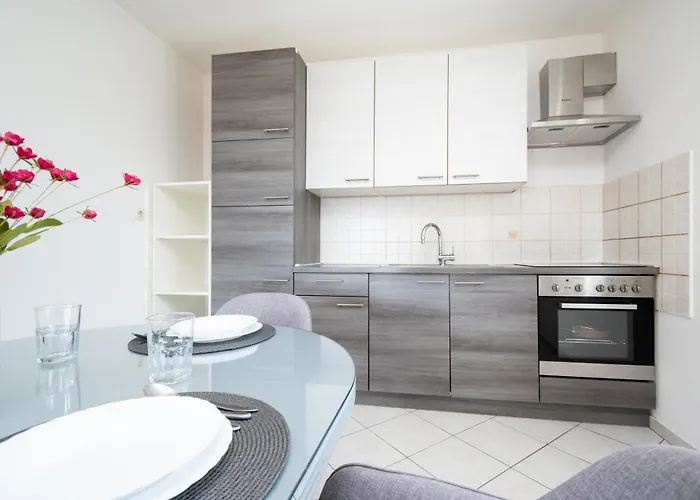 Apartment With Parking Space - Pag - 224 *